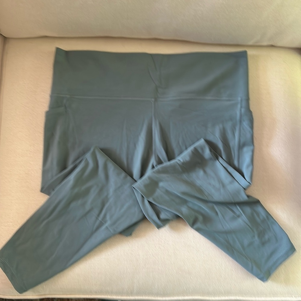 Like New! Athleta Salutation Stash Tight - 2X